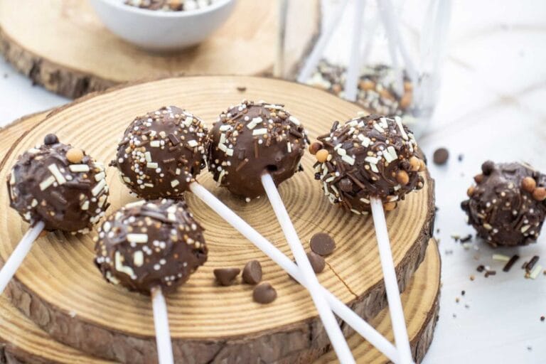 Chocolate Chip and Sprinkles Cake Pops Recipe – Easy, Fun and Perfect for Parties