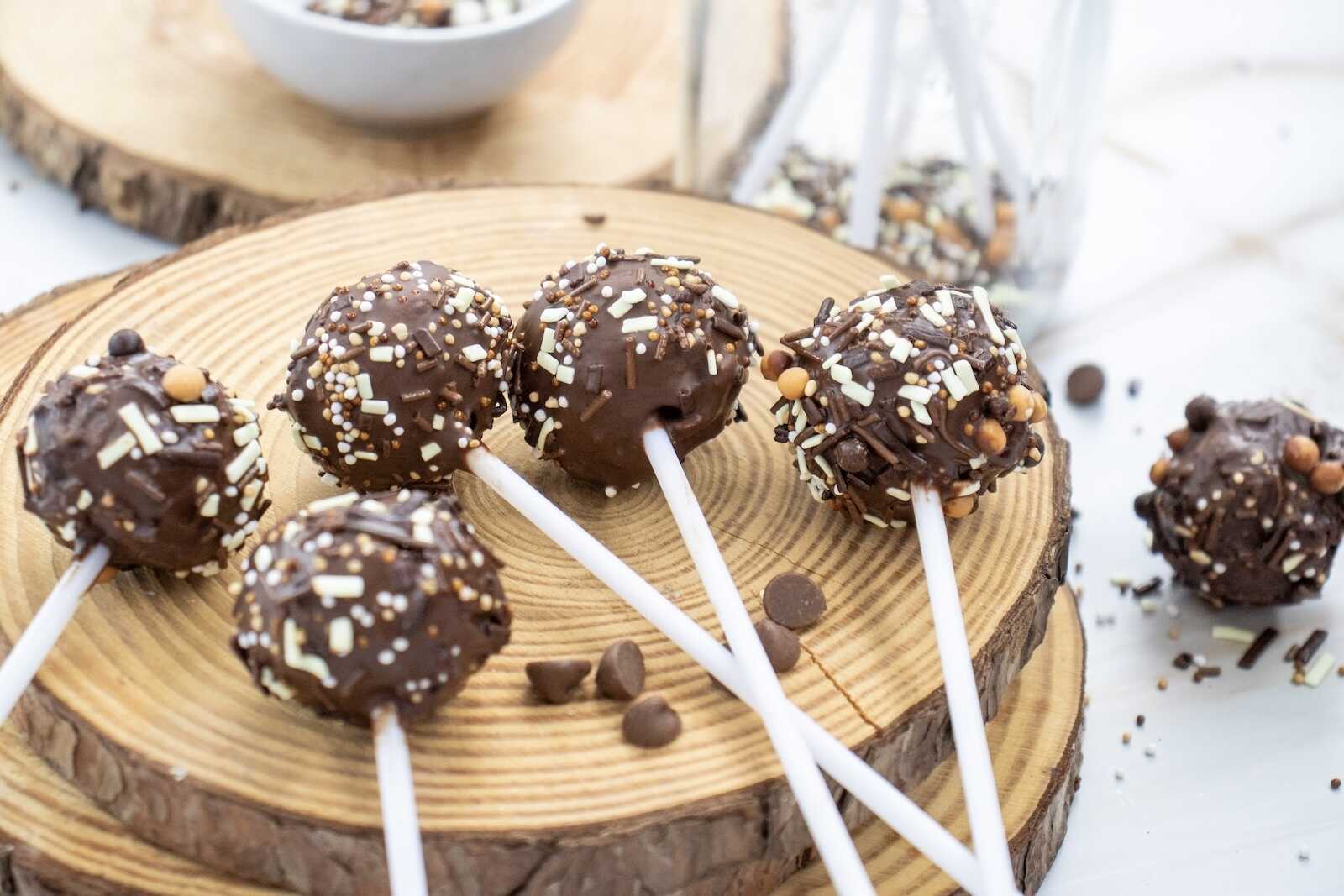 Chocolate Chip and Sprinkles Cake Pops Recipe – Easy, Fun and Perfect for Parties